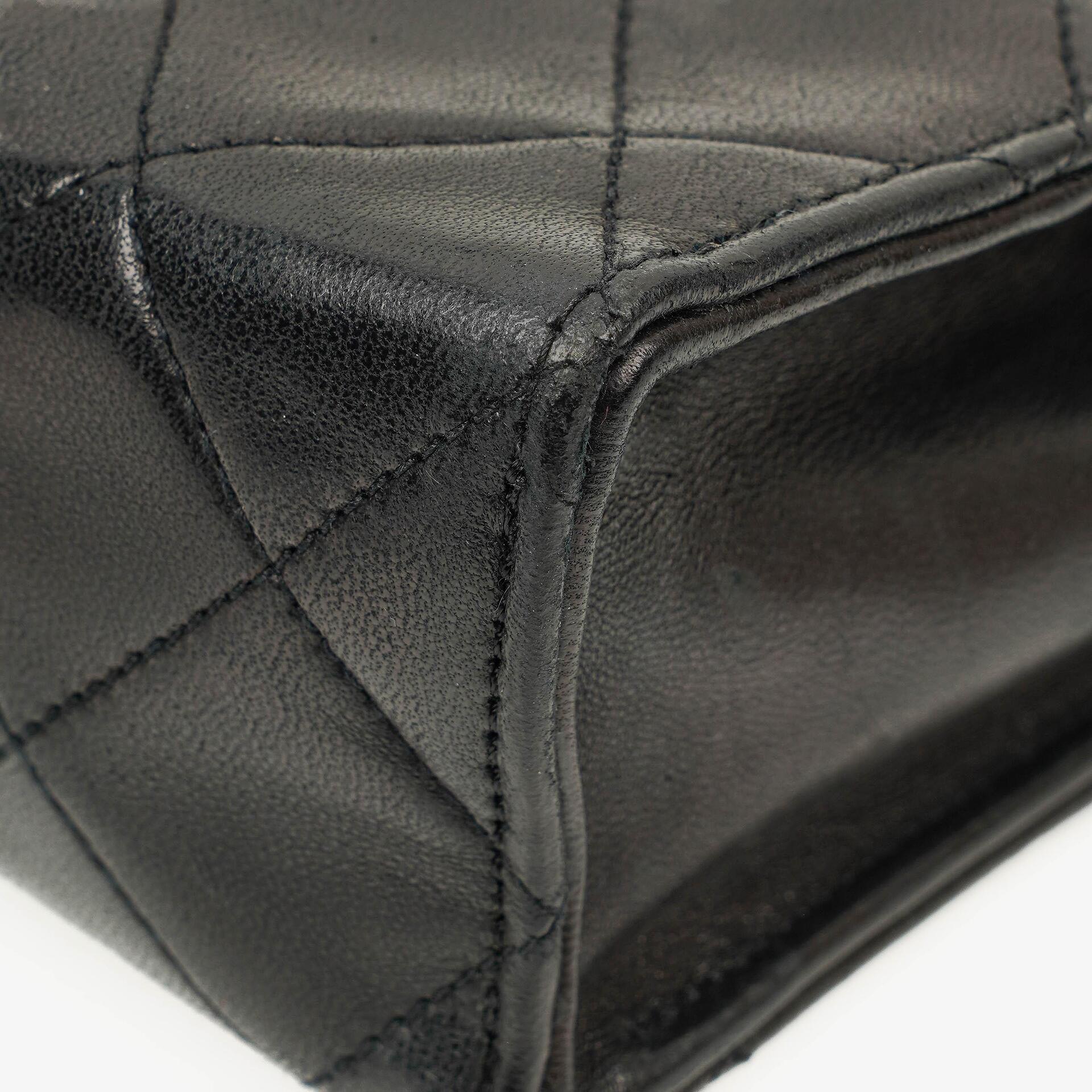 Chanel Kleine Envelope Maxi CC Logo Flap Tasche aus schwarzem gestepptem Lammleder mit 24K vergoldeten Beschlägen