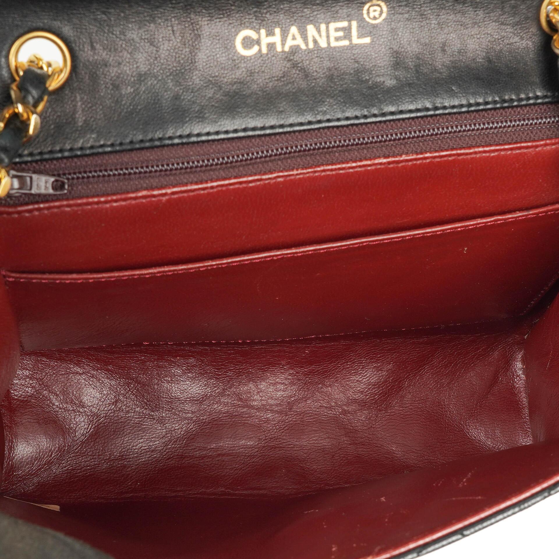 Chanel Kleine Envelope Maxi CC Logo Flap Tasche aus schwarzem gestepptem Lammleder mit 24K vergoldeten Beschlägen