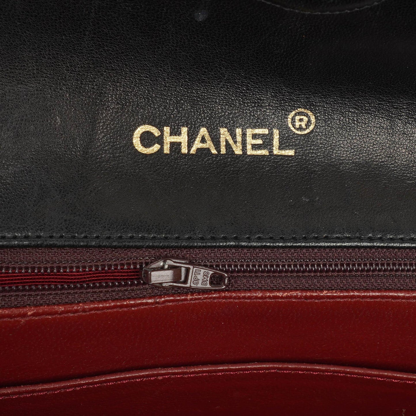 Chanel Kleine Envelope Maxi CC Logo Flap Tasche aus schwarzem gestepptem Lammleder mit 24K vergoldeten Beschlägen