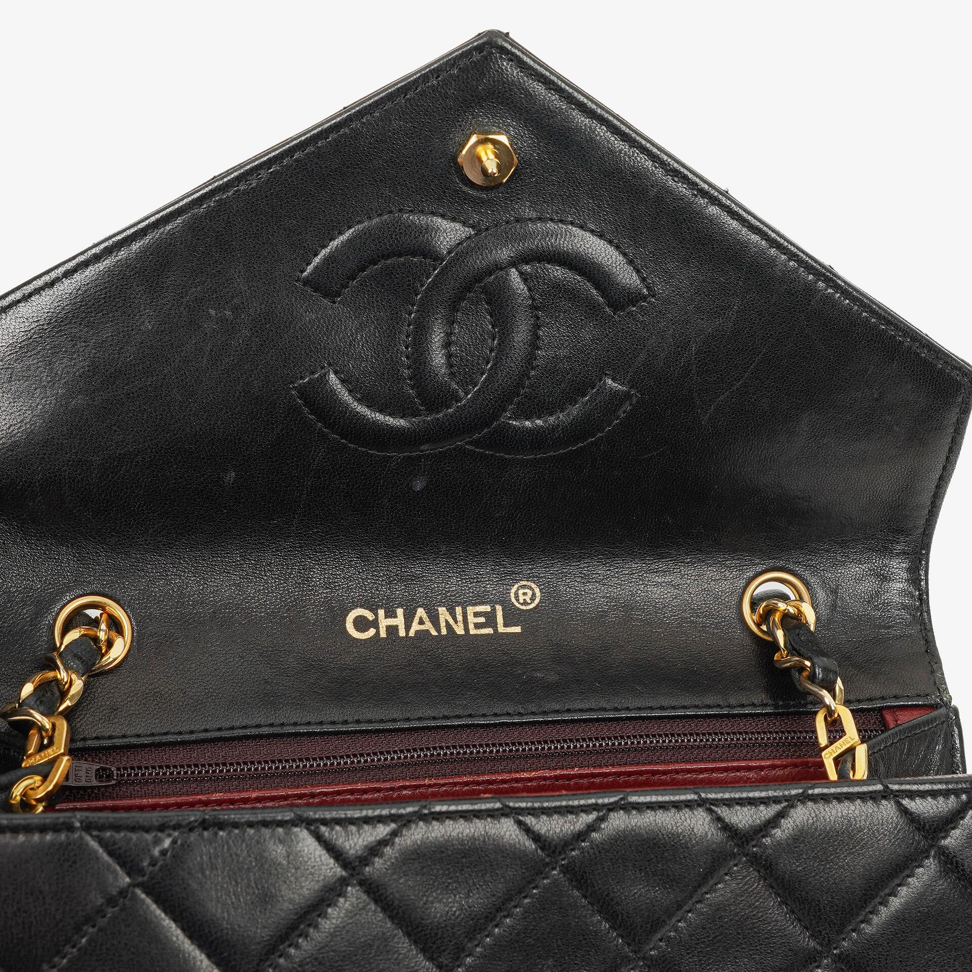 Chanel Kleine Envelope Maxi CC Logo Flap Tasche aus schwarzem gestepptem Lammleder mit 24K vergoldeten Beschlägen