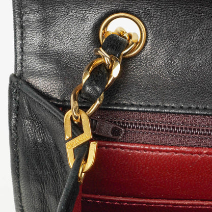 Chanel Kleine Envelope Maxi CC Logo Flap Tasche aus schwarzem gestepptem Lammleder mit 24K vergoldeten Beschlägen