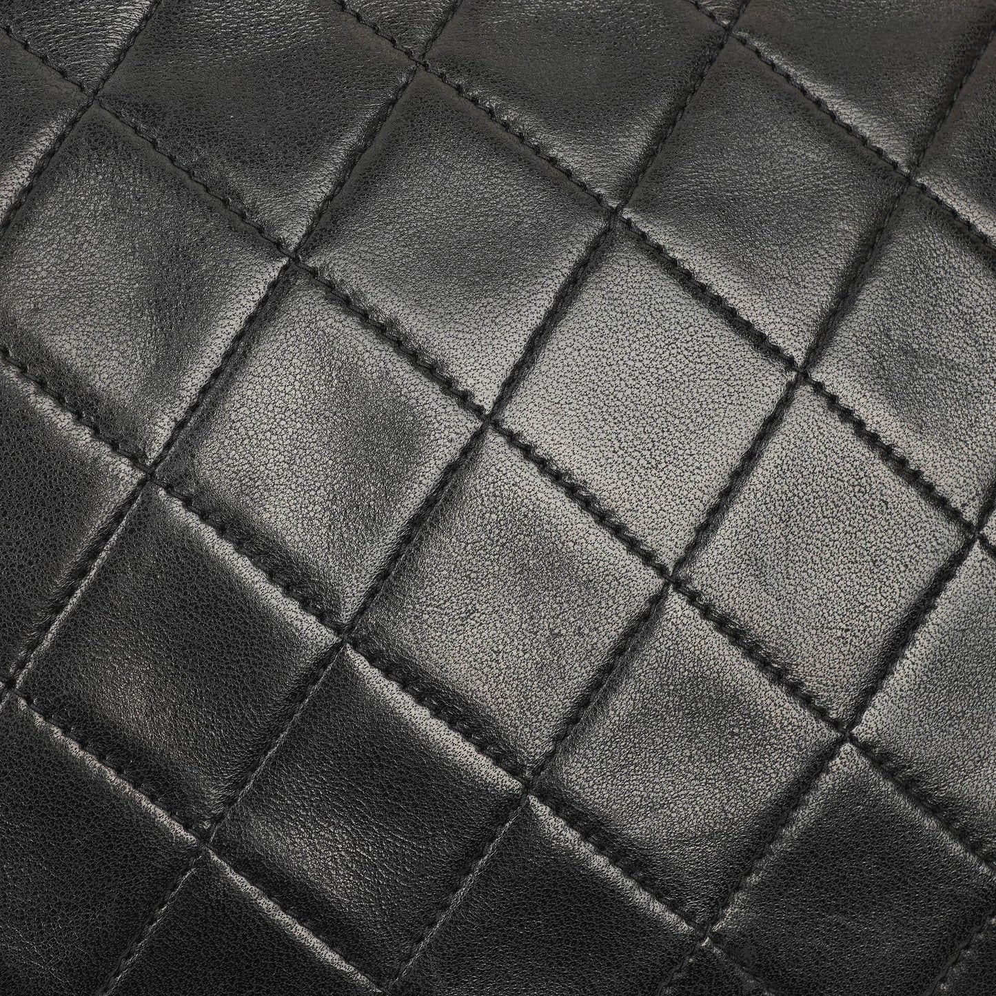 Chanel Kleine Envelope Maxi CC Logo Flap Tasche aus schwarzem gestepptem Lammleder mit 24K vergoldeten Beschlägen