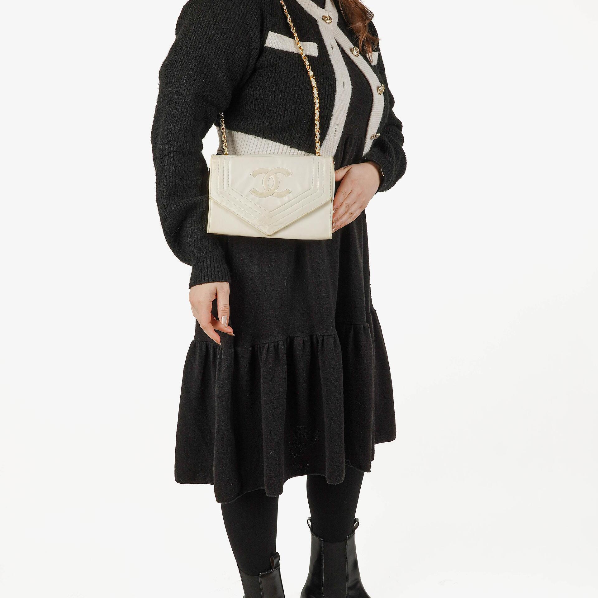 Chanel Small Envelope Flap Bag aus weißem Leder