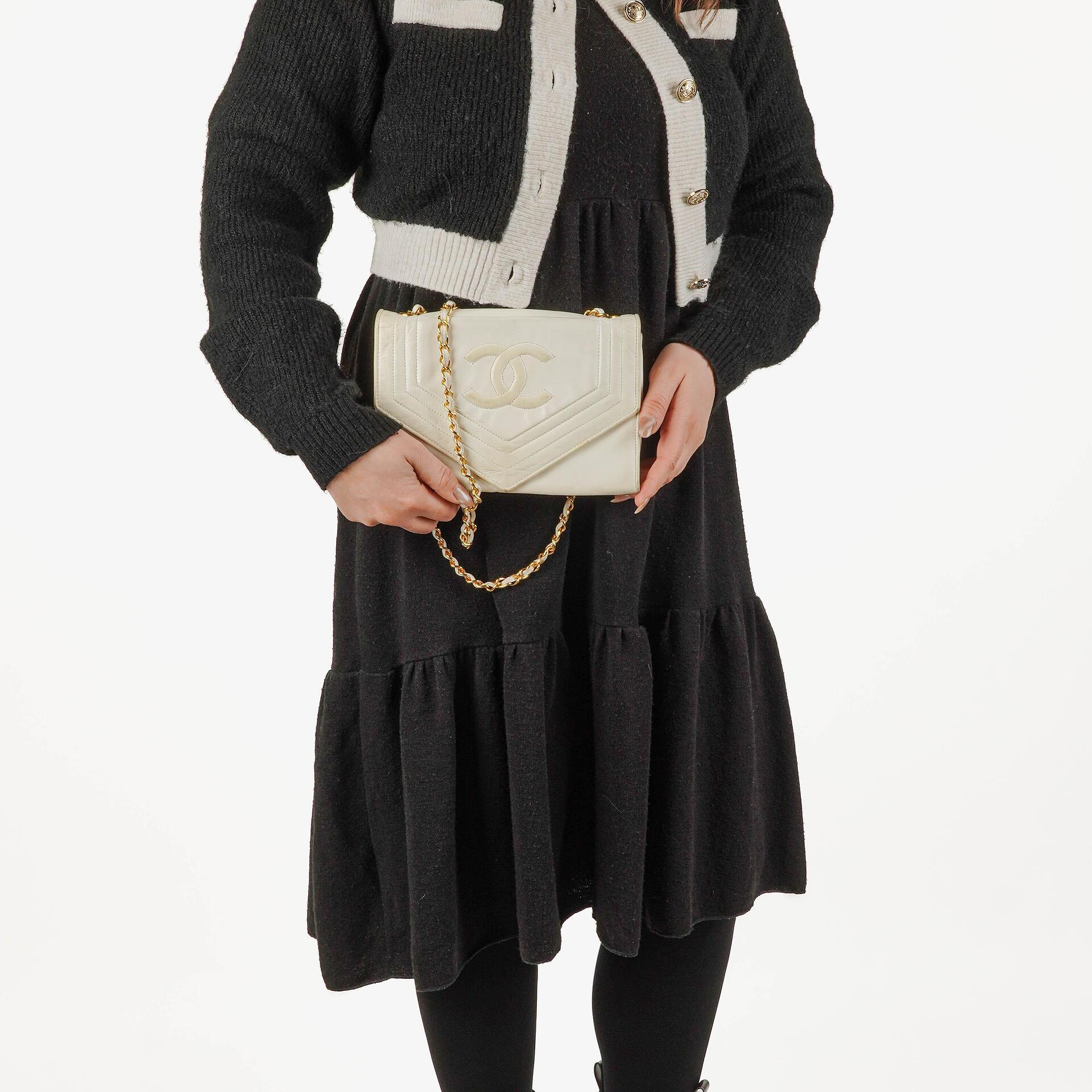 Chanel Small Envelope Flap Bag aus weißem Leder