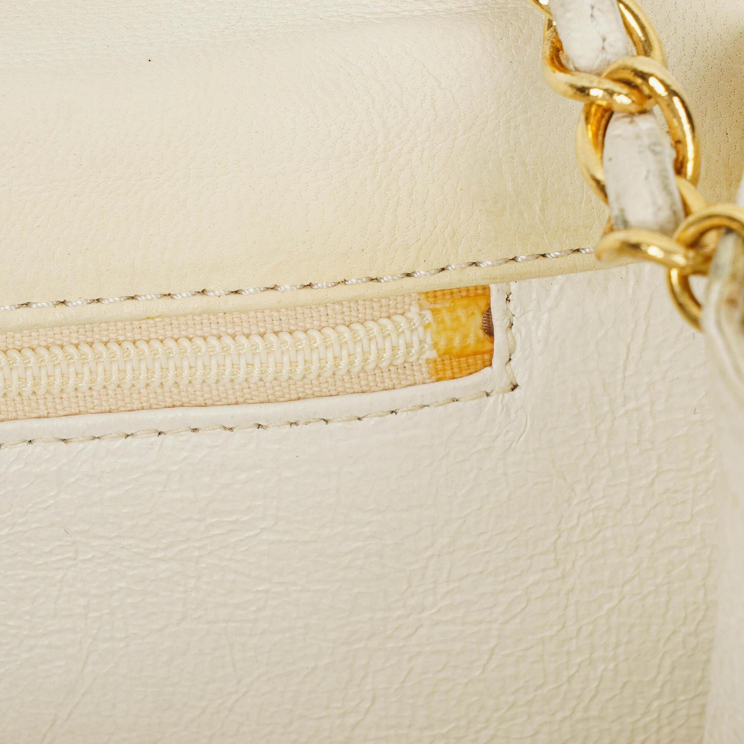 Chanel Small Envelope Flap Bag aus weißem Leder