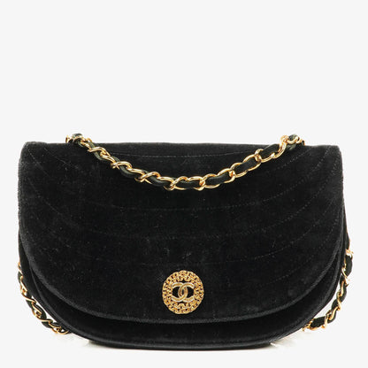 Chanel Small Half Moon Klappentasche aus schwarzem Samt