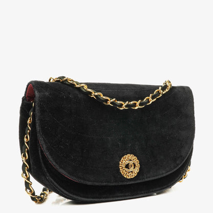 Chanel Small Half Moon Klappentasche aus schwarzem Samt