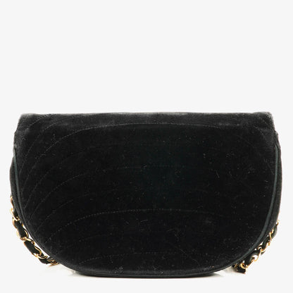 Chanel Small Half Moon Klappentasche aus schwarzem Samt