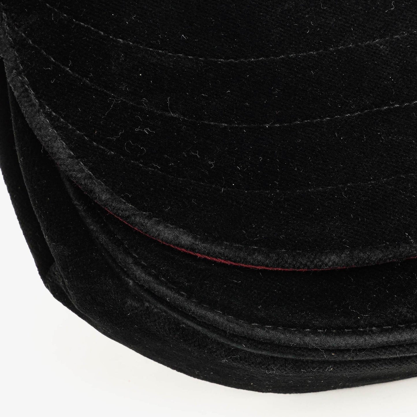 Chanel Small Half Moon Klappentasche aus schwarzem Samt