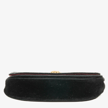 Chanel Small Half Moon Klappentasche aus schwarzem Samt