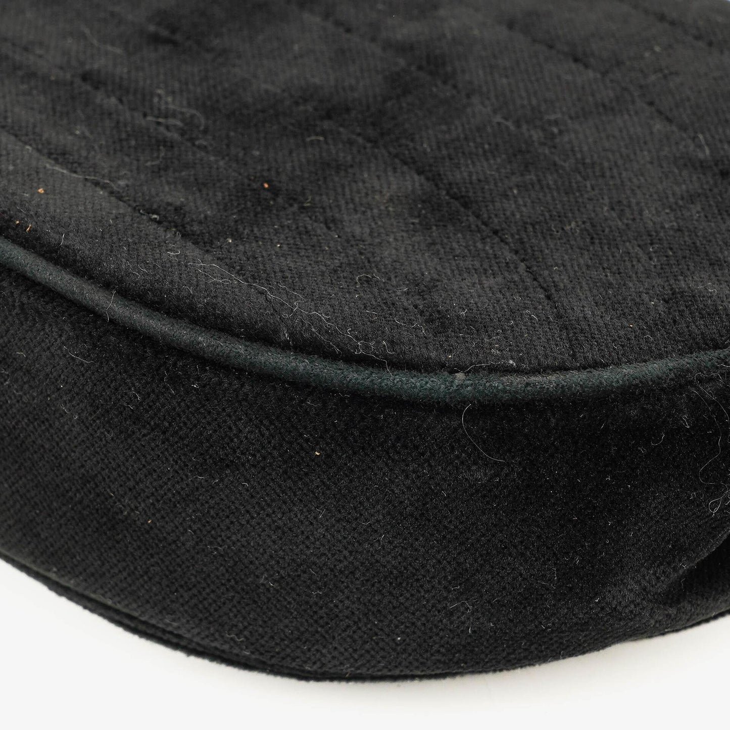 Chanel Small Half Moon Klappentasche aus schwarzem Samt