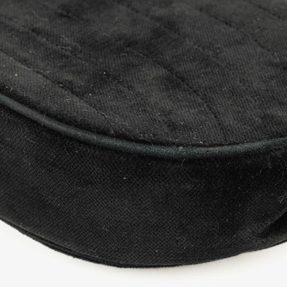 Chanel Small Half Moon Klappentasche aus schwarzem Samt