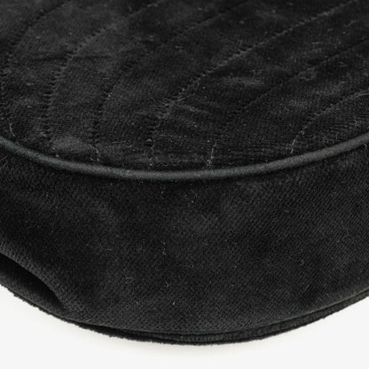 Chanel Small Half Moon Klappentasche aus schwarzem Samt