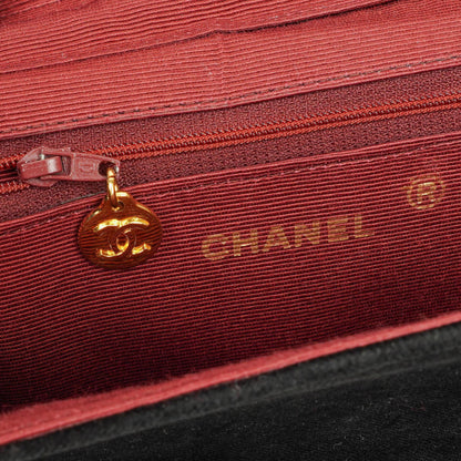 Chanel Small Half Moon Klappentasche aus schwarzem Samt