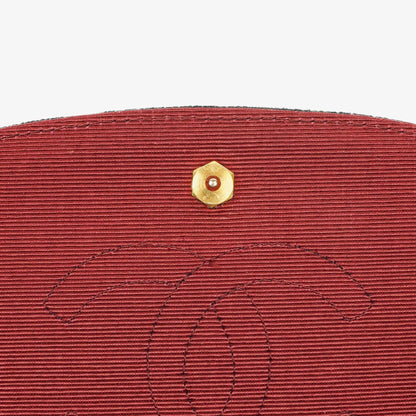 Chanel Small Half Moon Klappentasche aus schwarzem Samt