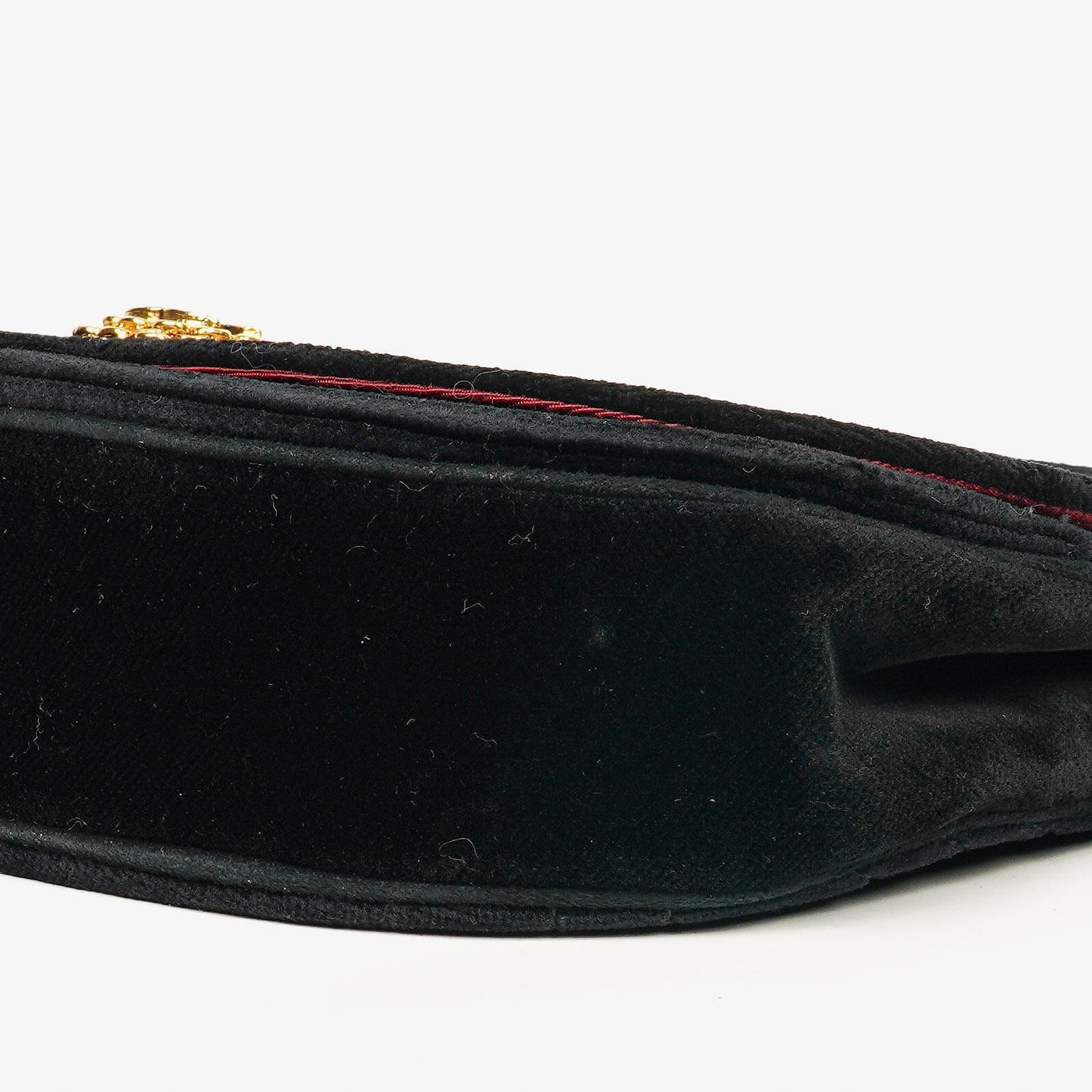 CHANEL Kleine Halbmond-Klappentasche aus schwarzem Samt