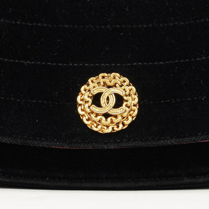 CHANEL Kleine Halbmond-Klappentasche aus schwarzem Samt