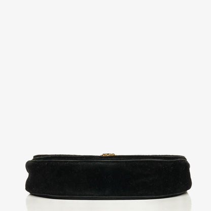 Chanel kleine Halbmond Flap Bag aus schwarzem Samt