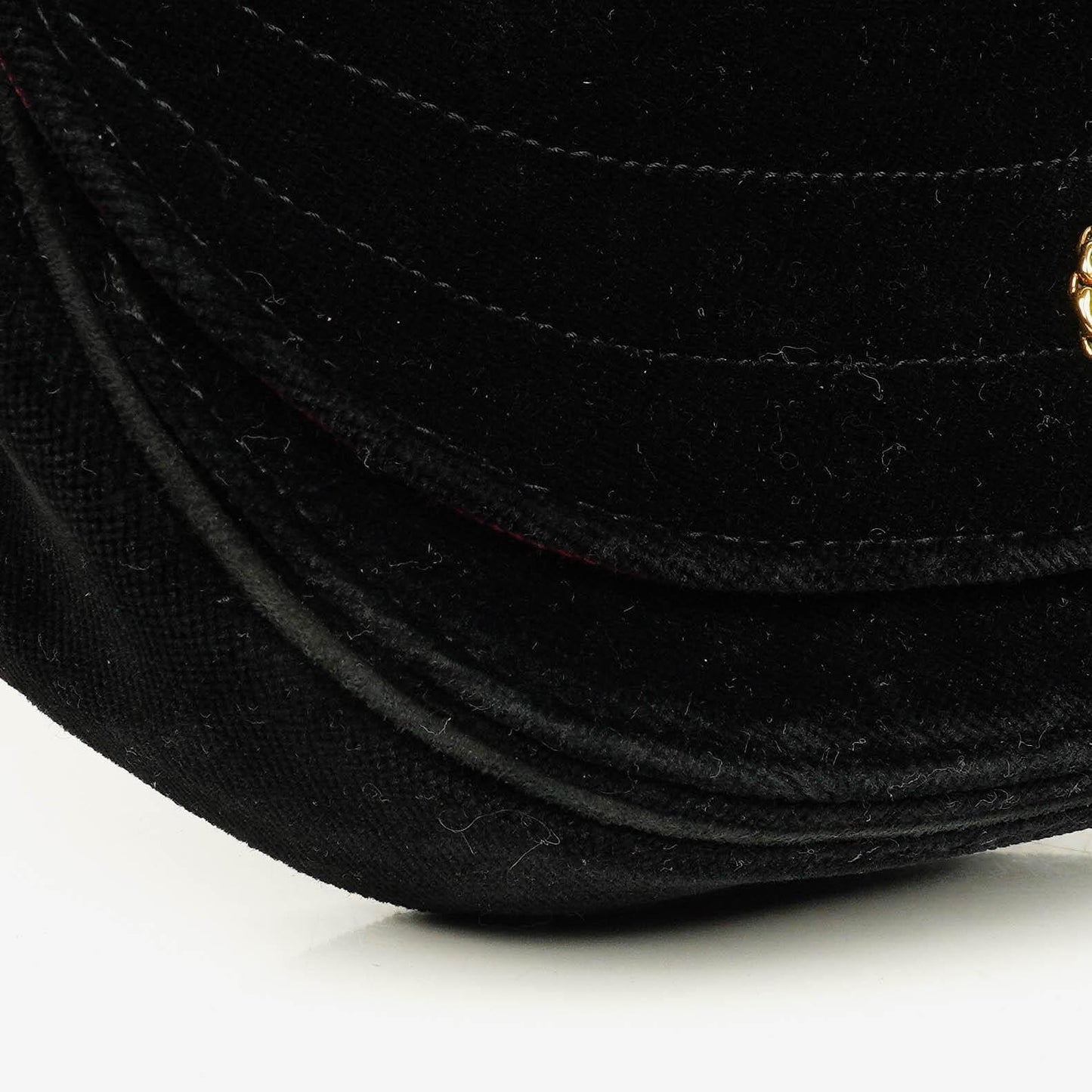 Chanel kleine Halbmond Flap Bag aus schwarzem Samt