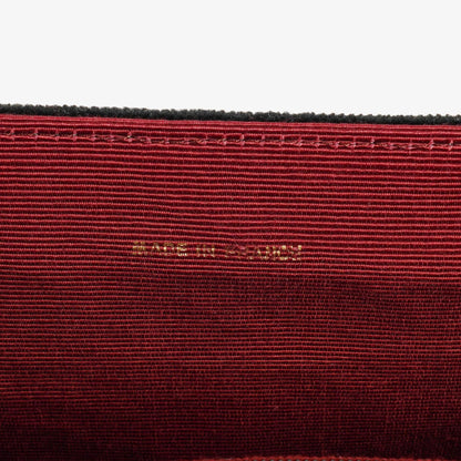 Chanel kleine Halbmond Flap Bag aus schwarzem Samt
