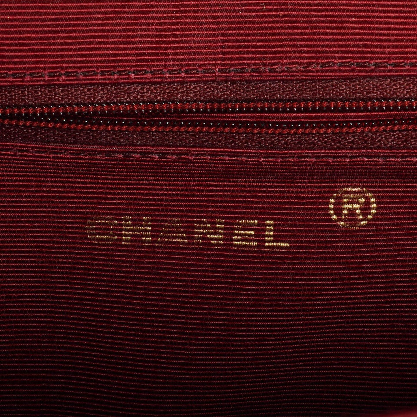 Chanel kleine Halbmond Flap Bag aus schwarzem Samt