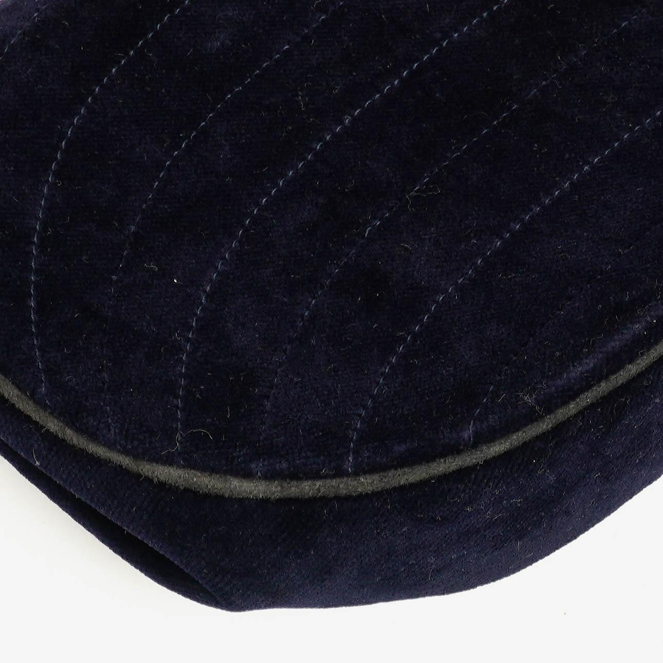Chanel Kleine Halbmond Navy Samt Klappentasche