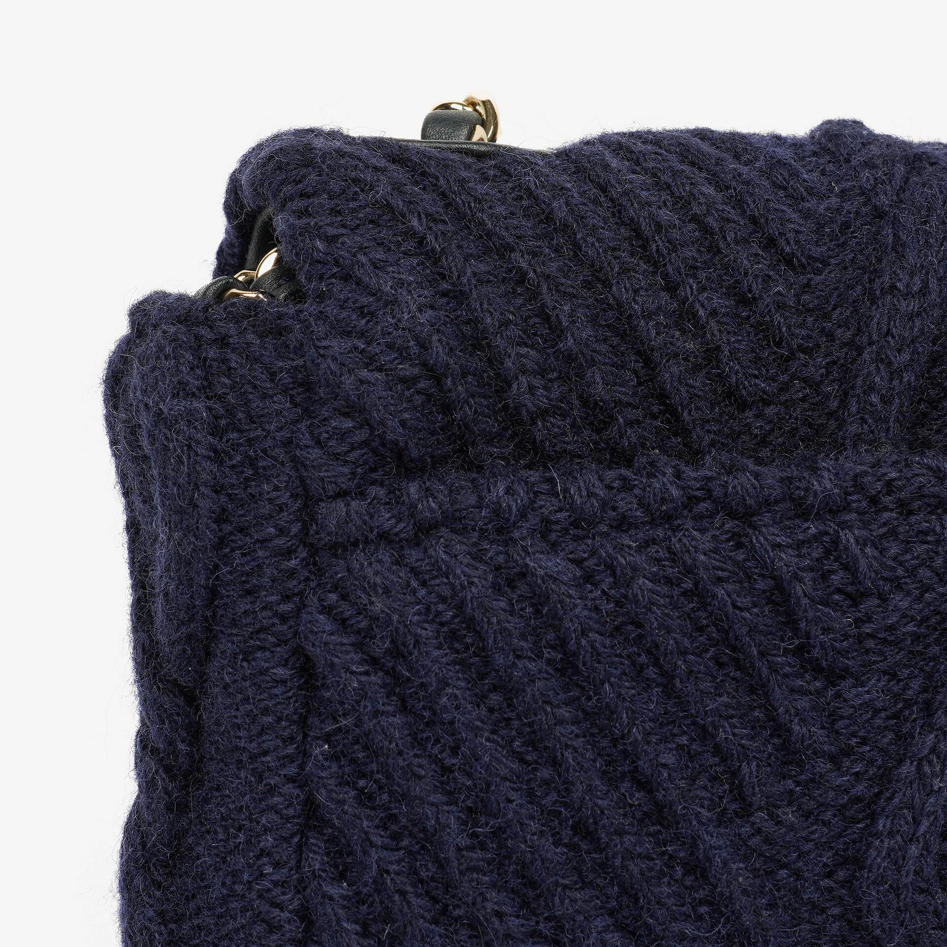 Chanel Kleine Marineblaue Paris-Hamburg Kabelstrick Stoff Mit Kalbsleder Klappe Tasche