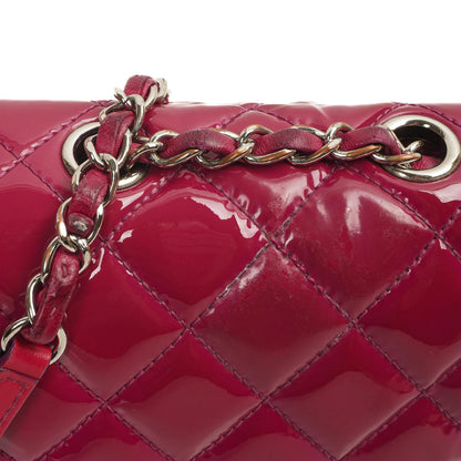 Chanel Kleine Rock In Rome Single Flap Bag aus gestepptem Lackleder mit silberfarbener Hardware