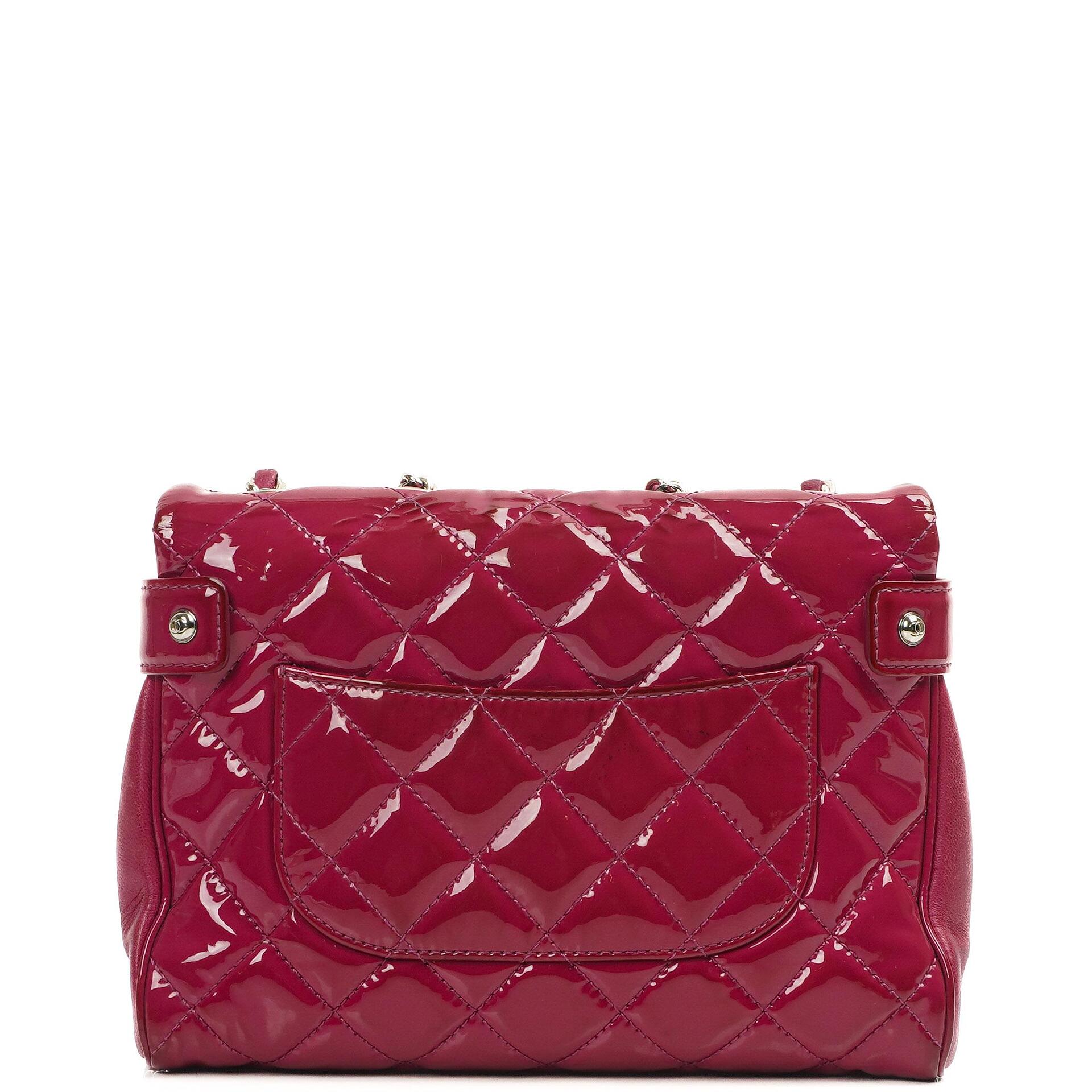 Chanel Kleine Rock In Rome Single Flap Bag aus gestepptem Lackleder mit silberfarbener Hardware