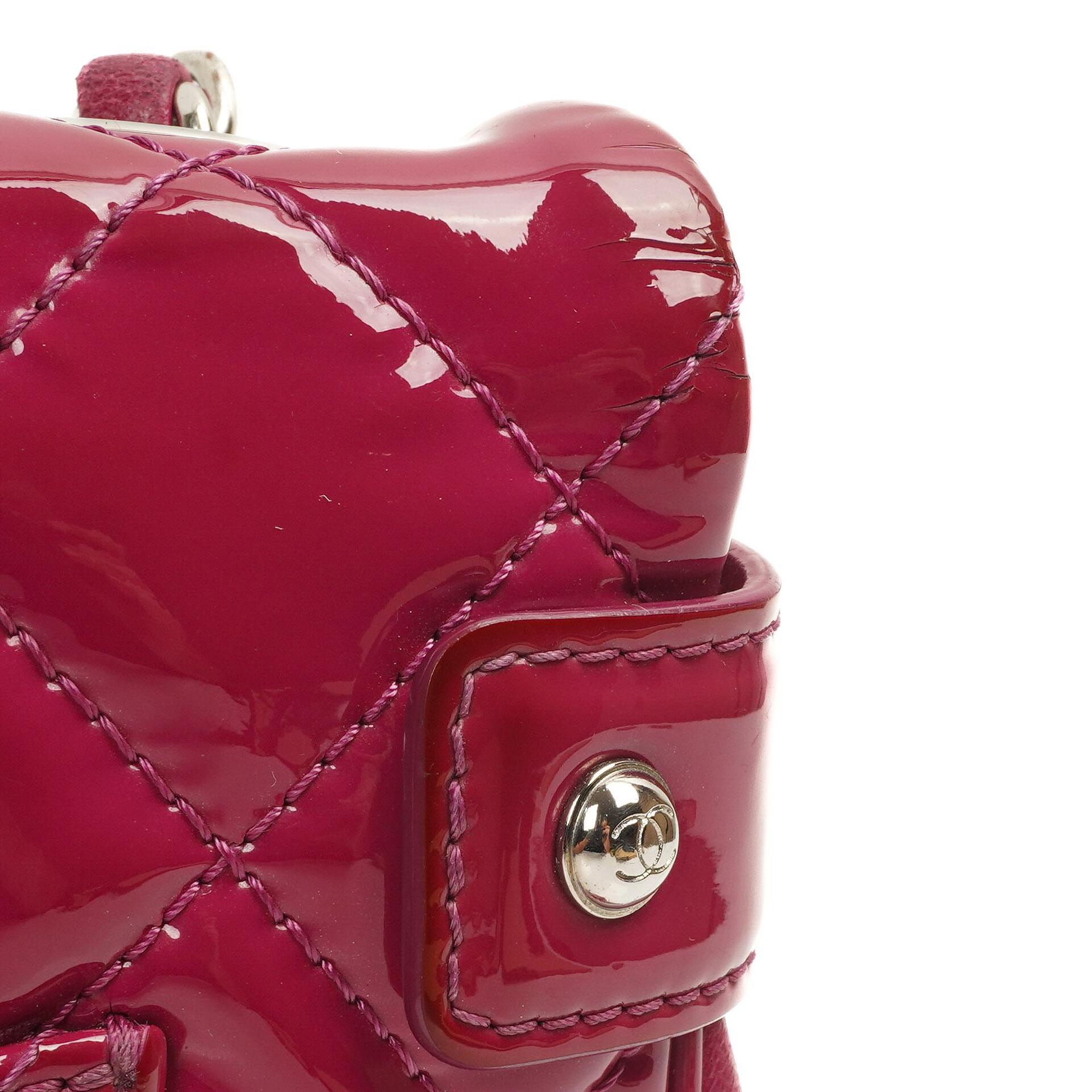Chanel Kleine Rock In Rome Single Flap Bag aus gestepptem Lackleder mit silberfarbener Hardware