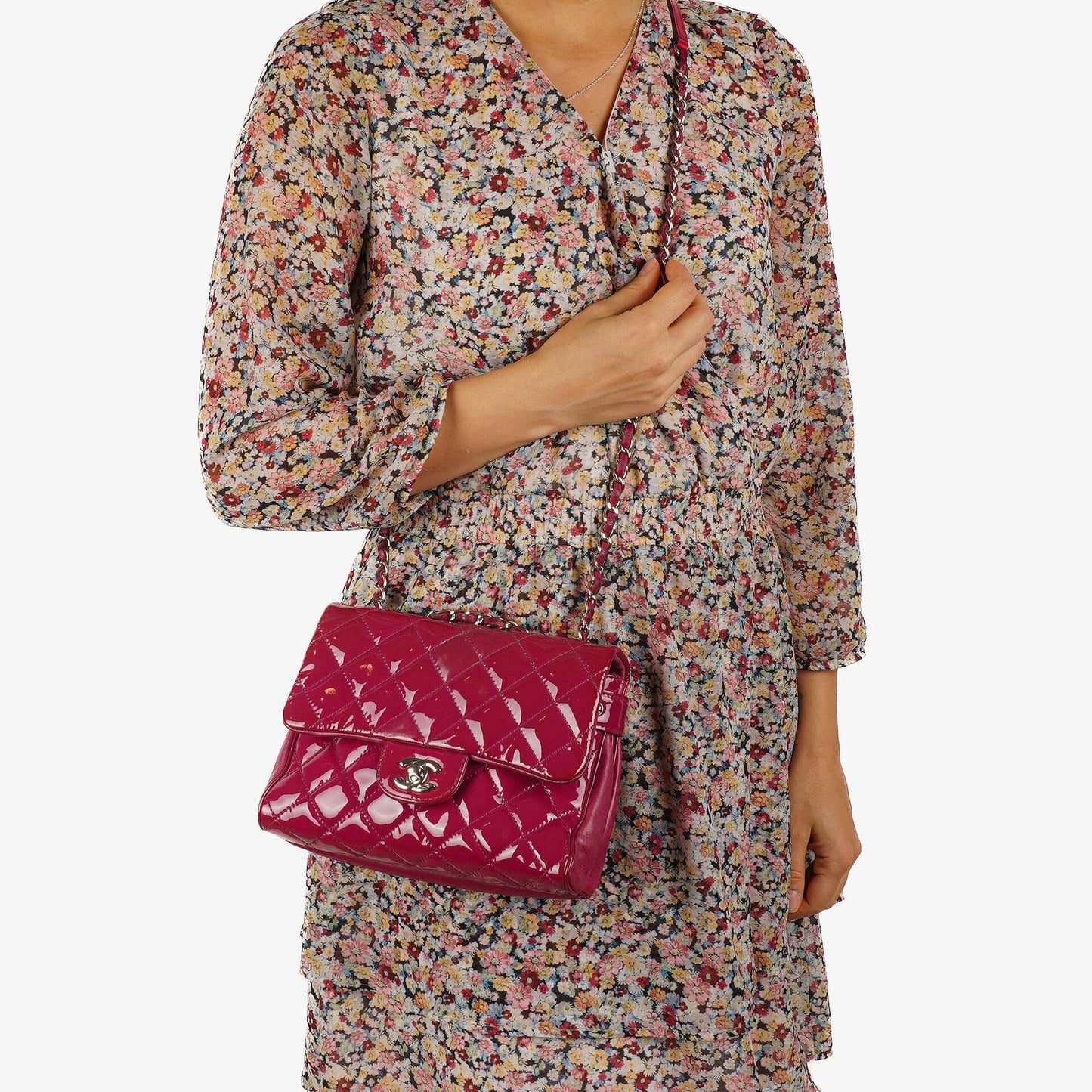 Chanel Kleine Rock In Rome Single Flap Bag aus gestepptem Lackleder mit silberfarbener Hardware