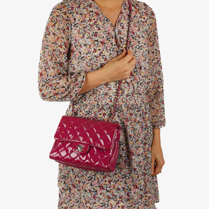 Chanel Kleine Rock In Rome Single Flap Bag aus gestepptem Lackleder mit silberfarbener Hardware