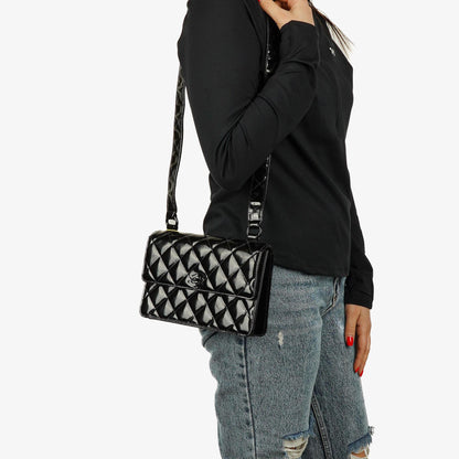 Chanel Small Single Flap Bag aus schwarzem gestepptem Lackleder