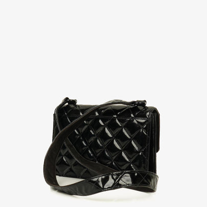 Chanel Small Single Flap Bag aus schwarzem gestepptem Lackleder