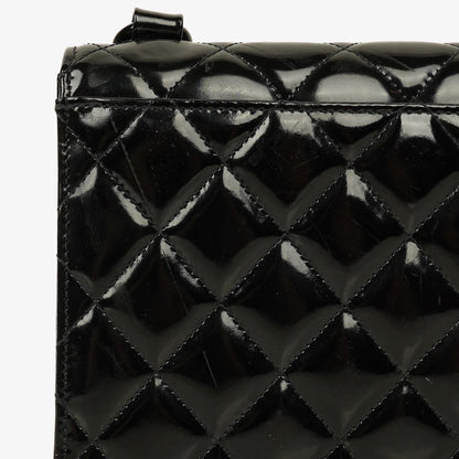 Chanel Small Single Flap Bag aus schwarzem gestepptem Lackleder