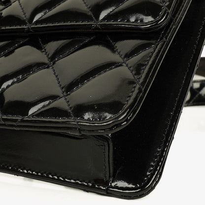 Chanel Small Single Flap Bag aus schwarzem gestepptem Lackleder