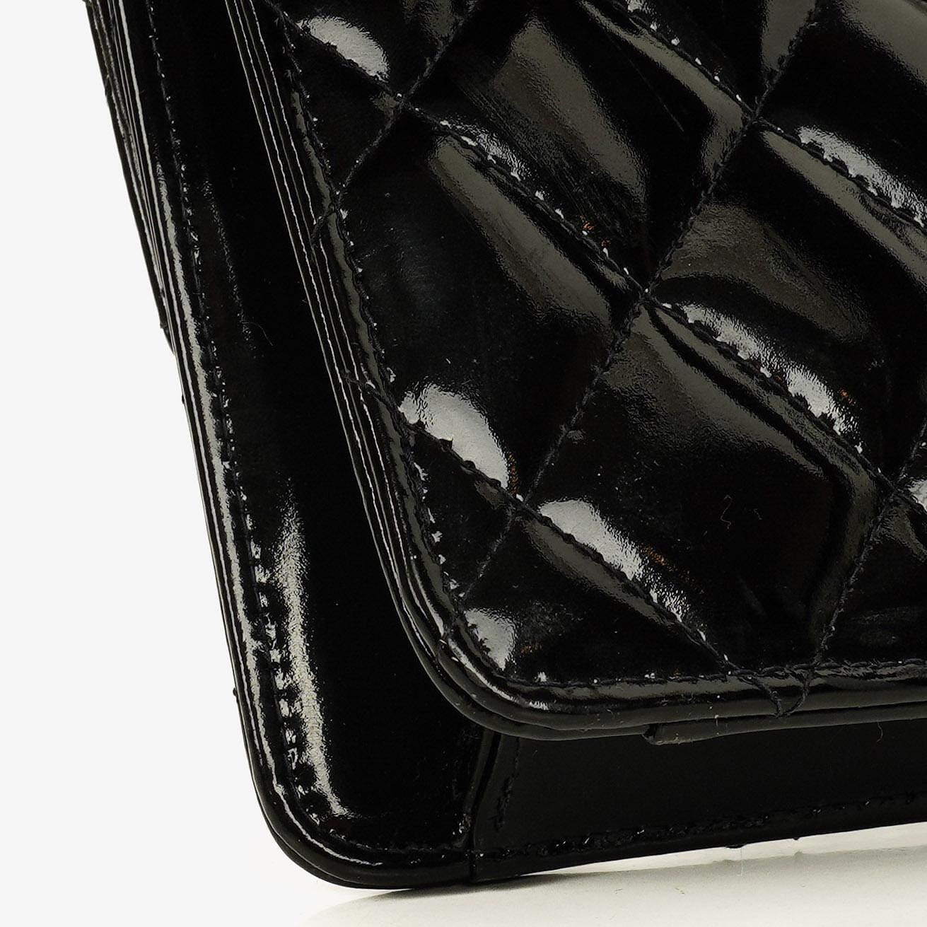 Chanel Small Single Flap Bag aus schwarzem gestepptem Lackleder