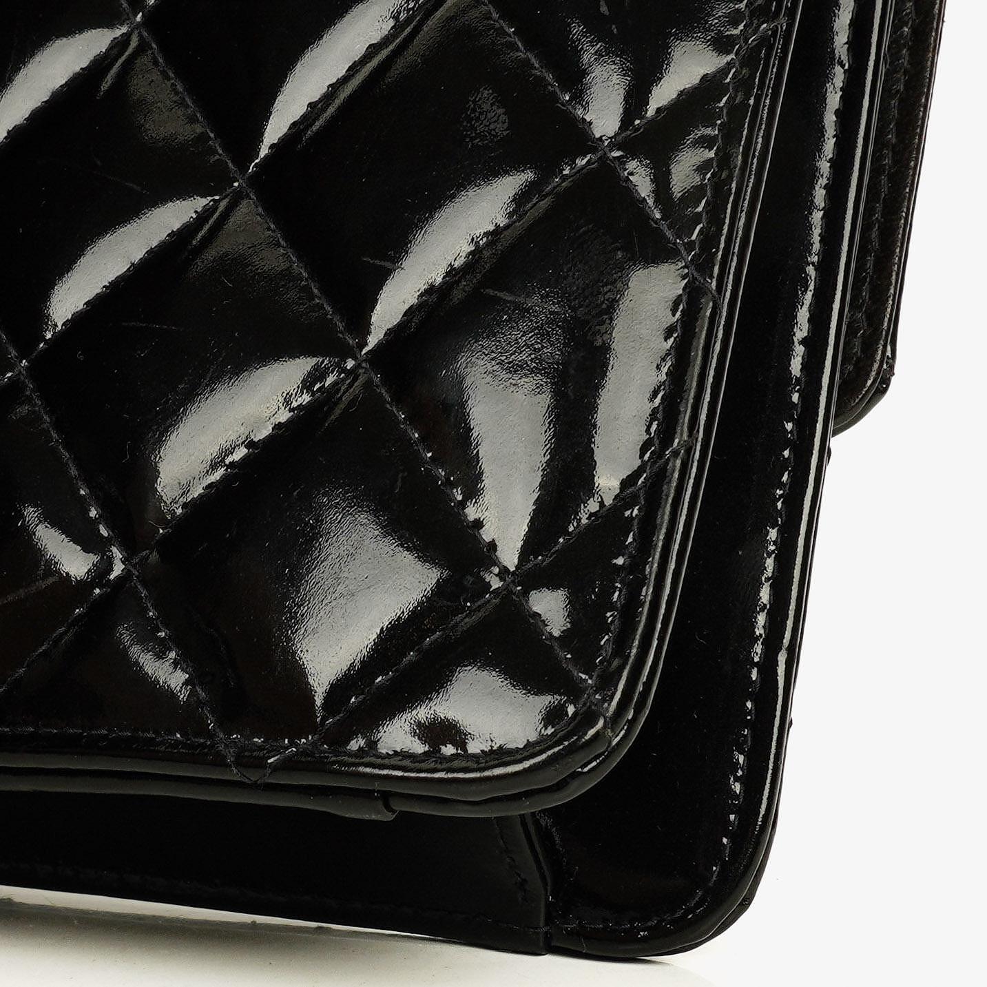 Chanel Small Single Flap Bag aus schwarzem gestepptem Lackleder