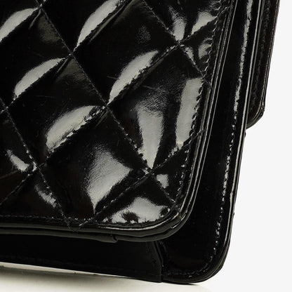 Chanel Small Single Flap Bag aus schwarzem gestepptem Lackleder