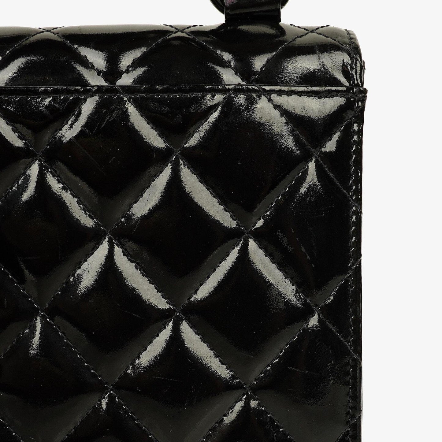 Chanel Small Single Flap Bag aus schwarzem gestepptem Lackleder