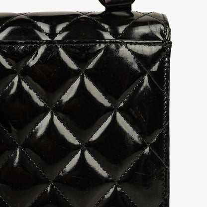 Chanel Small Single Flap Bag aus schwarzem gestepptem Lackleder