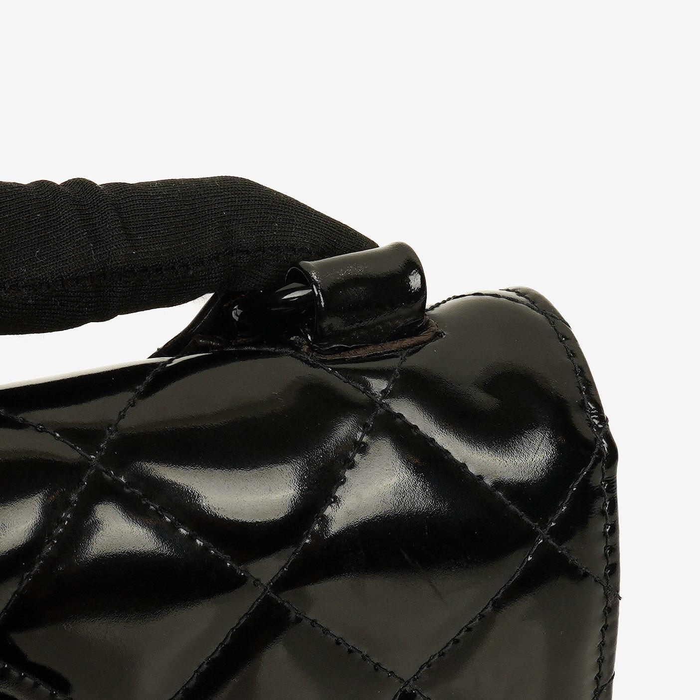 Chanel Small Single Flap Bag aus schwarzem gestepptem Lackleder