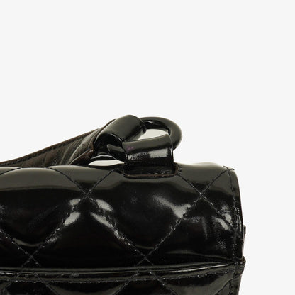 Chanel Small Single Flap Bag aus schwarzem gestepptem Lackleder