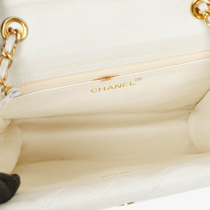 Chanel kleine Tassel Flap Tasche aus weißem gestepptem Lammleder
