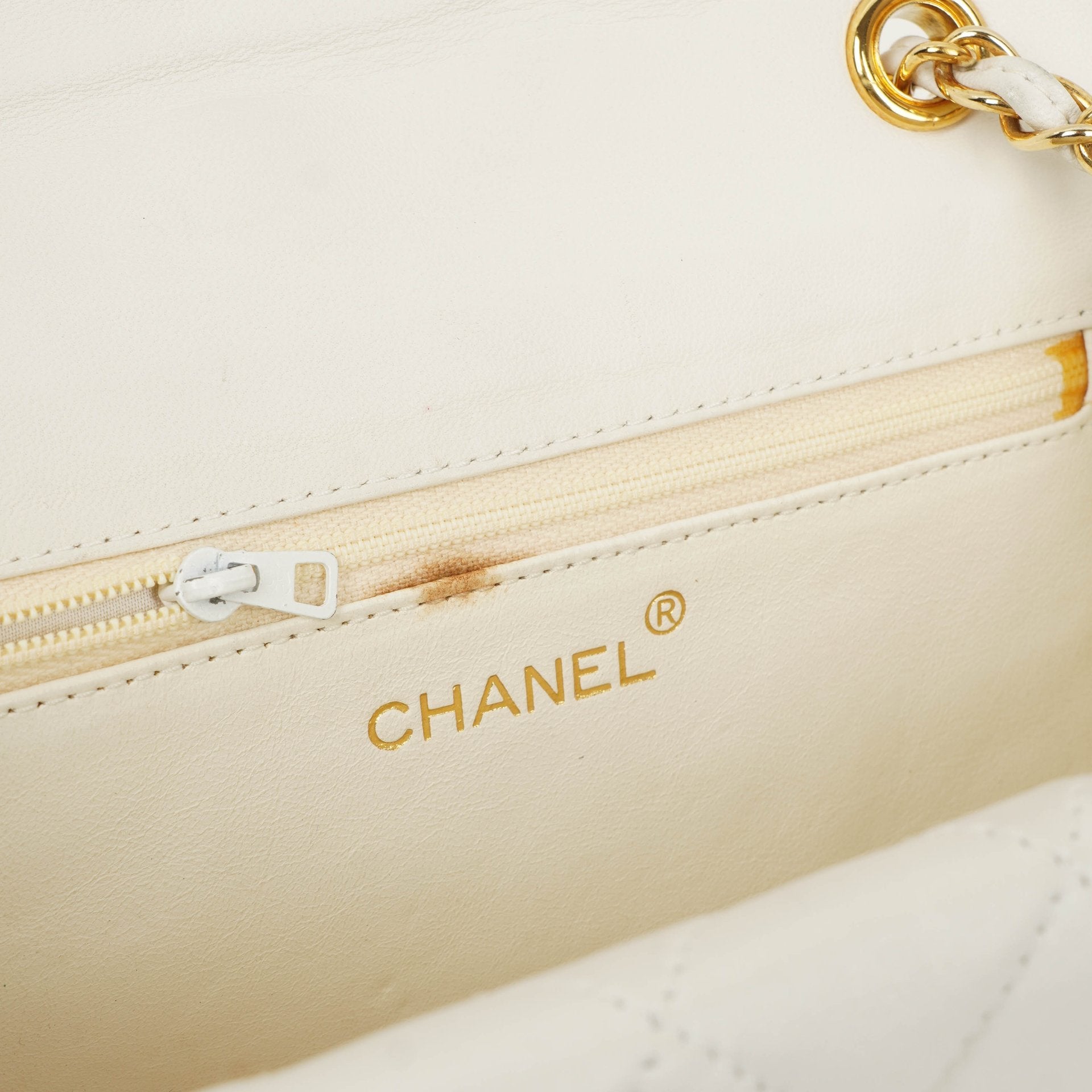 Chanel kleine Tassel Flap Tasche aus weißem gestepptem Lammleder