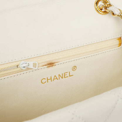 Chanel kleine Tassel Flap Tasche aus weißem gestepptem Lammleder