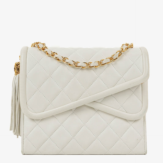 Chanel kleine Tassel Flap Tasche aus weißem gestepptem Lammleder