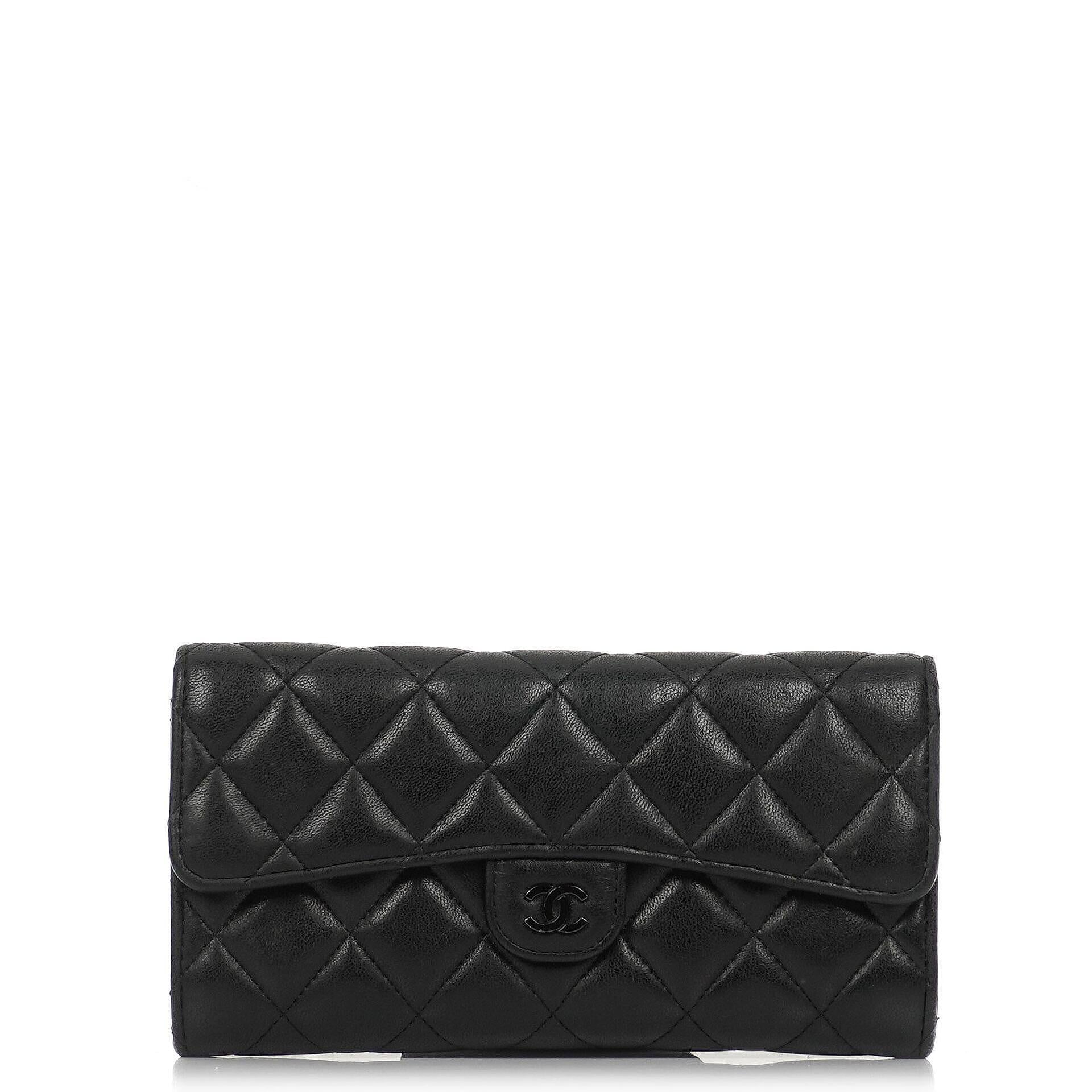 Chanel So Black große gesteppte Geldbörse aus Lammleder mit Klappe