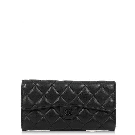 Chanel So Black große gesteppte Geldbörse aus Lammleder mit Klappe