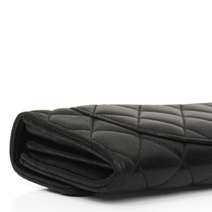 Chanel So Black große gesteppte Geldbörse aus Lammleder mit Klappe
